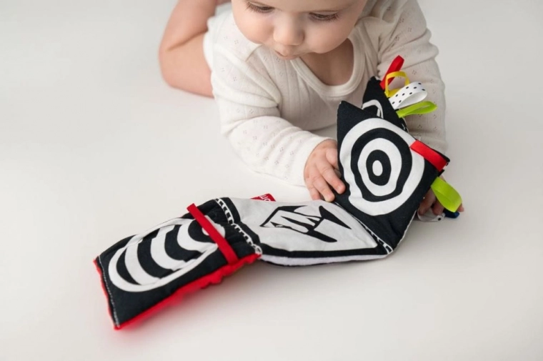 Kontrastowa stymulacja wzrokowa od pierwszych dni