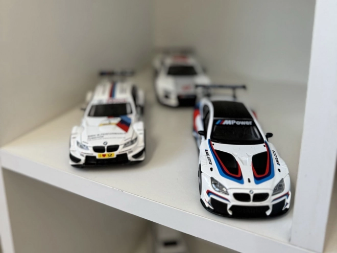 Metalowy model sportowego samochodu Audi R8 LMS w skali 1:32
