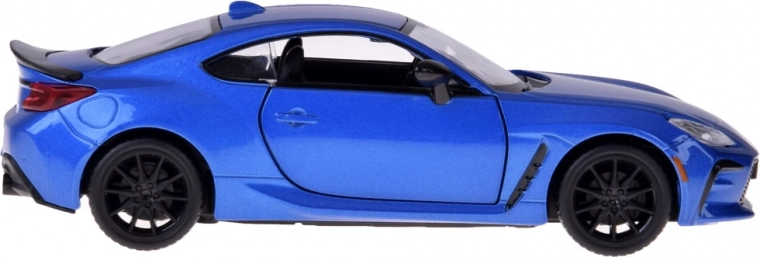 Metalowe nadwozie i gumowe koła