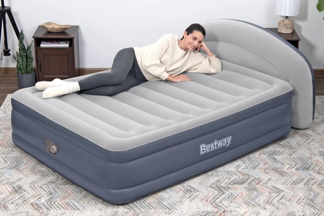 Materac dmuchany Bestway Tritech z wbudowaną pompką