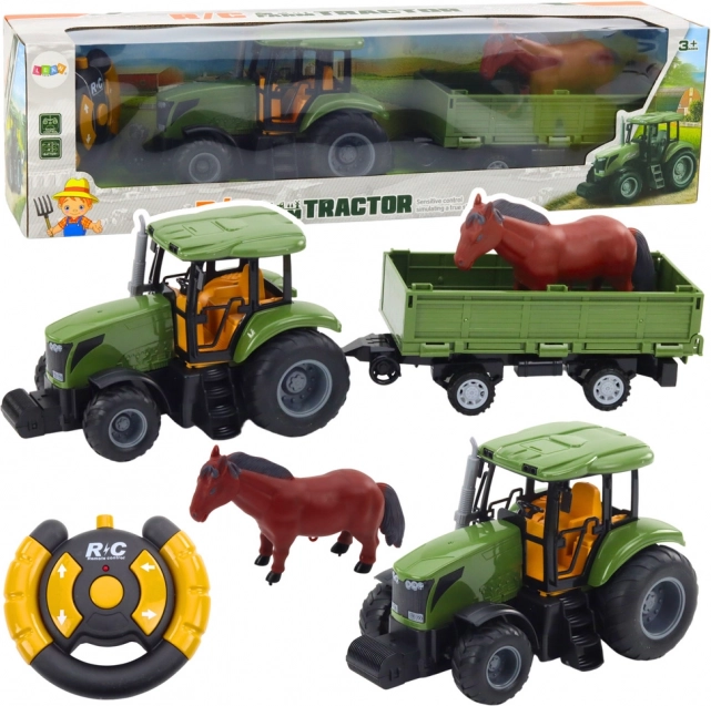 Zielony traktor z przyczepą i koniem na zdalne sterowanie