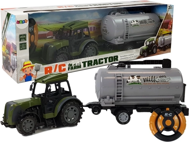 Zielony traktor RC z cysterną na mleko z przyczepą 2.4G