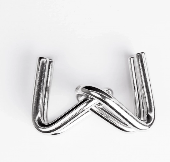 Polerowany metal dla wygodnego rozwiązywania