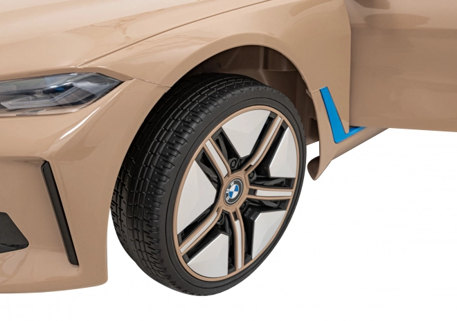 Samochód dziecięcy na baterię BMW i4 – Złoty