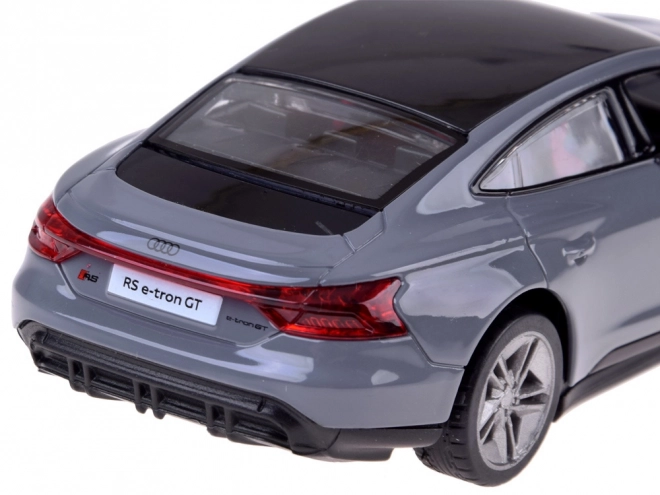 Metalowy model Audi RS e-tron GT Coupé z napędem elektrycznym