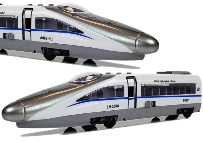 Pociąg Pendolino z białym naciągiem, z dźwiękiem i światłami