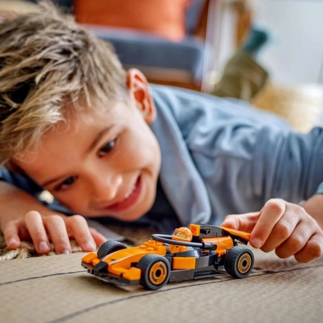 LEGO® City 60442 Kierowca F1 z samochodem wyścigowym McLaren