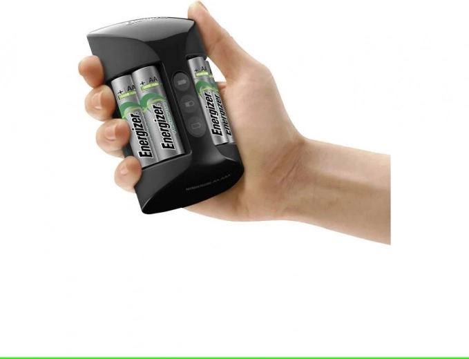 Wygodne ładowanie nawet czterech ogniw AA