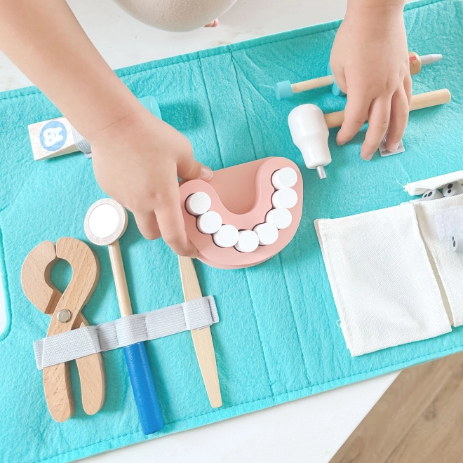 Zestaw małego dentysty w kufrze od TOOKY TOY