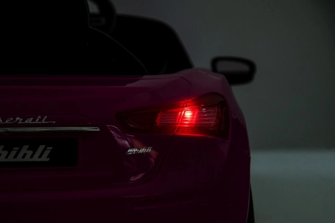 Auto elektryczne Maserati Ghibli różowe
