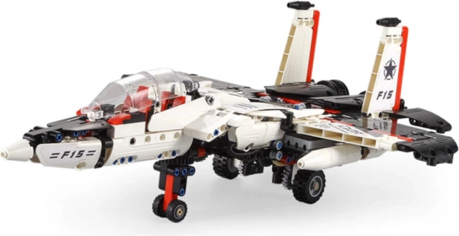 Dwa modele w jednym pudełku: robot i myśliwiec F15