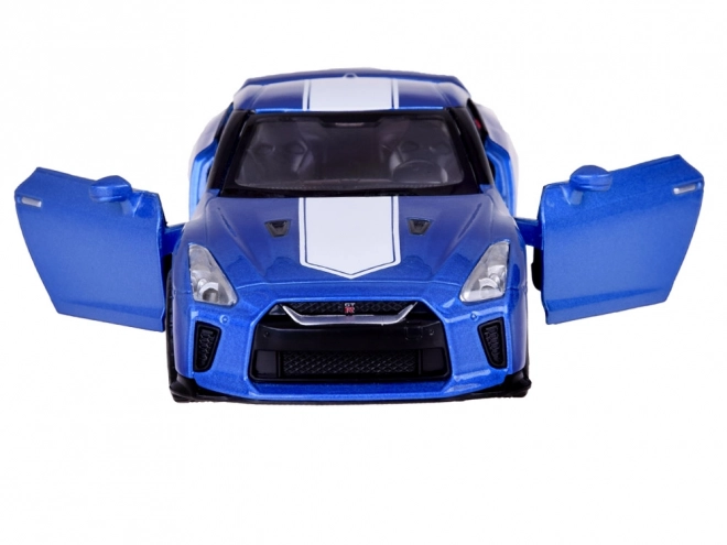 Auto Nissan GT-R z otwieranymi drzwiami