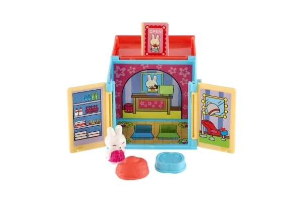 Plastowy domek z pupilem