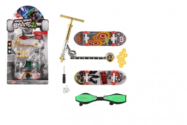 Zestaw deskorolka śrubowa, hulajnoga palcowa, waveboard plastikowy z dodatkami mix rodzajów na karcie 16x30cm