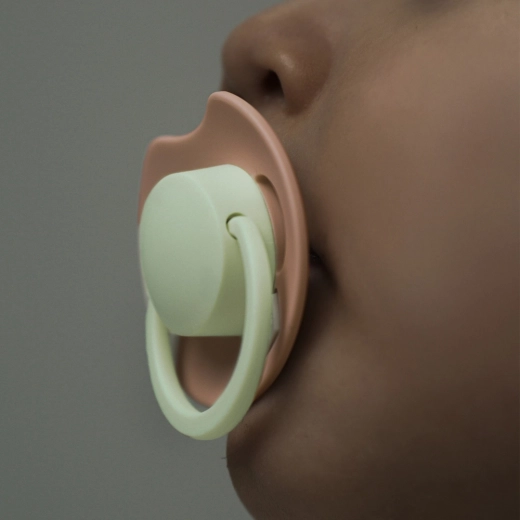 Świecący uchwyt dla łatwego odnajdywania w nocy