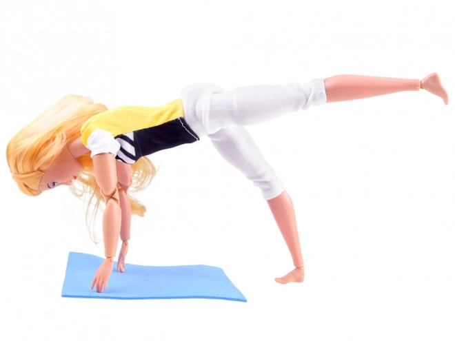 Lalka gimnastyczka ćwicząca jogę i fitness