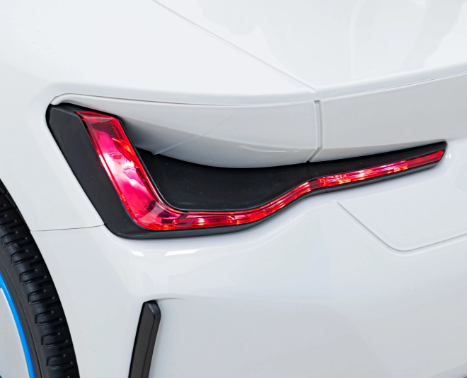 Samochód dziecięcy na baterię BMW i4 – Białe