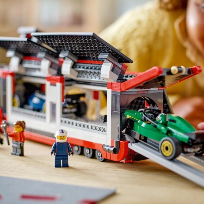 LEGO® City 60445 Ciężarówka F1® z samochodami F1® RB20 i AMR24