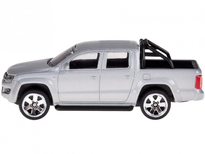 Metalowy samochodzik Volkswagen Amarok 1:64