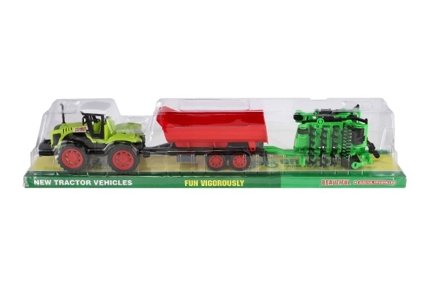 Traktor z przyczepą i bramami