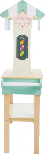 Realistyczny design z pasiastym daszkiem