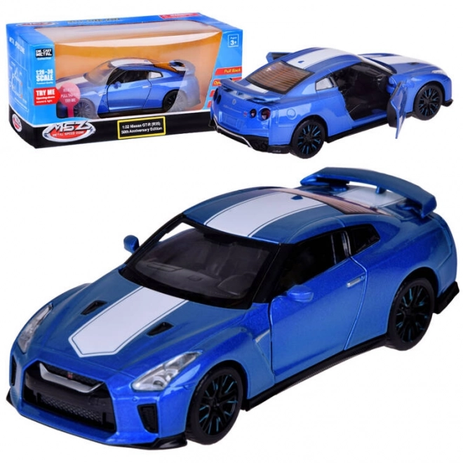 Auto Nissan GT-R z otwieranymi drzwiami