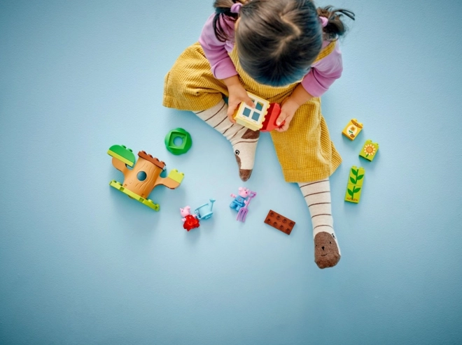 LEGO DUPLO 10431 Świnka Peppa - ogród i domek na drzewie