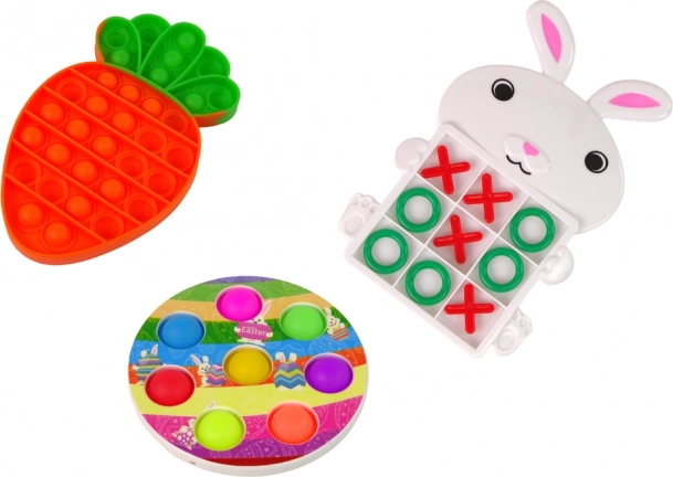 Sensoryczna zabawa z pop it i elementami dotykowymi