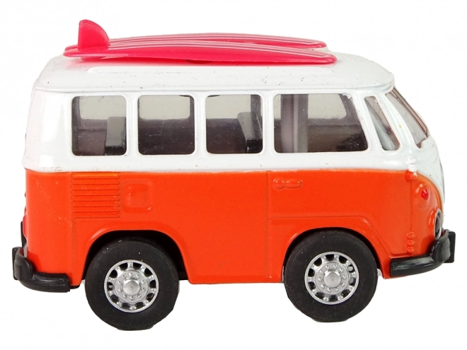 Metalowy autobus turystyczny