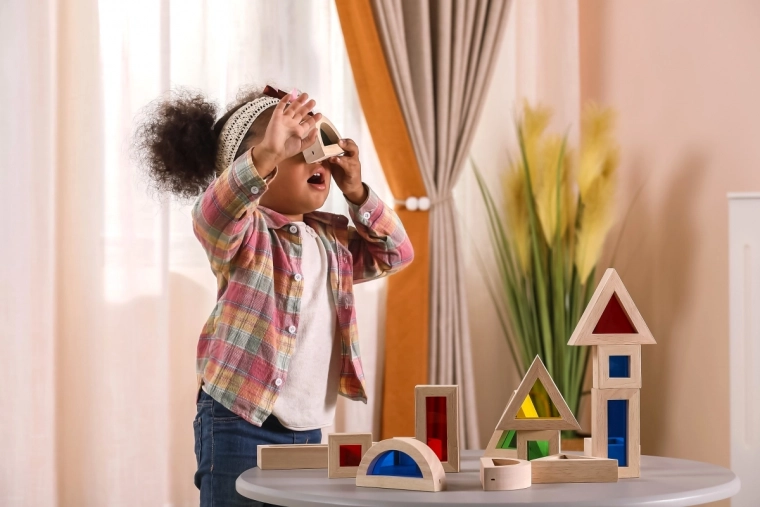 Bezpieczne drewniane wykonanie dla małych rąk