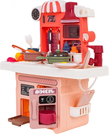 Działający kran z bieżącą wodą