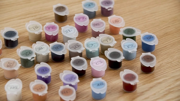 Praktyczne farby w kubeczkach