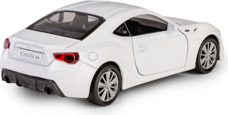 Metalowa karoseria i gumowe opony