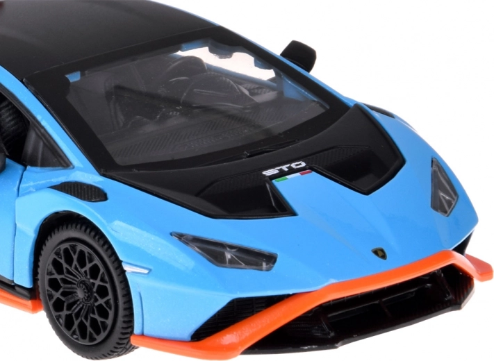 Metalowe nadwozie, gumowe koła