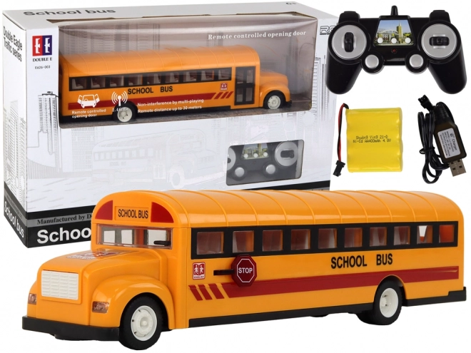 Żółty szkolny autobus na zdalne sterowanie R/C Otwarte drzwi