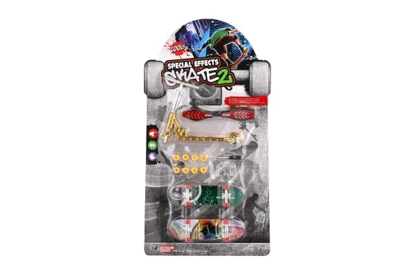 Zestaw deskorolka śrubowa, hulajnoga palcowa, waveboard plastikowy z dodatkami mix rodzajów na karcie 16x30cm