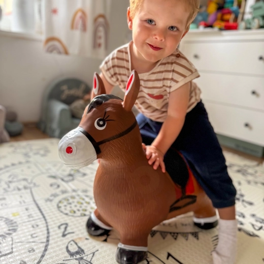 Rozwija równowagę i motorykę