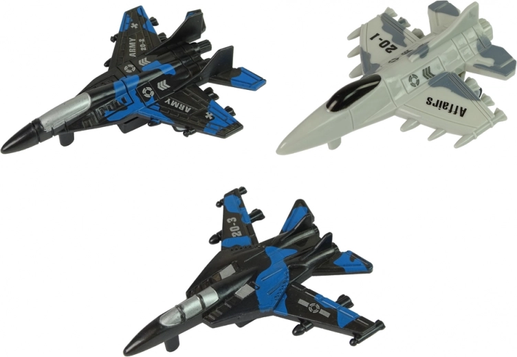 Trzy myśliwce w wojskowej stylistyce