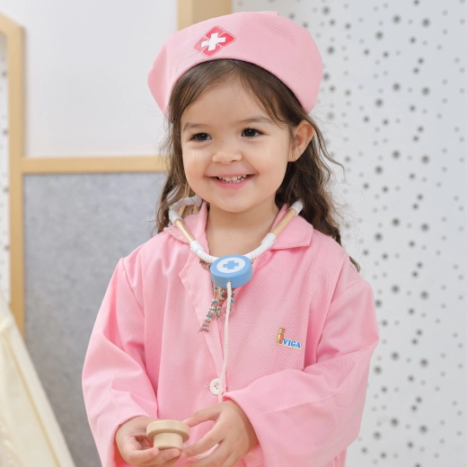 Wspiera odgrywanie ról, empatię i komunikację