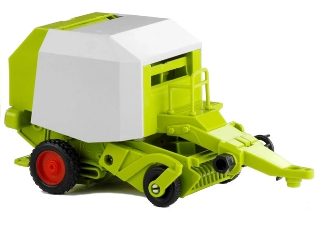 Traktor z prasą do bel