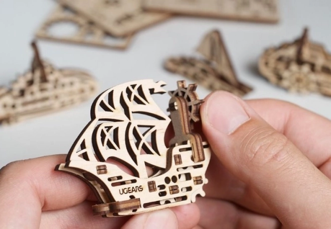Ugears 3D drewniane mechaniczne puzzle - cztery mechaniczne breloczki