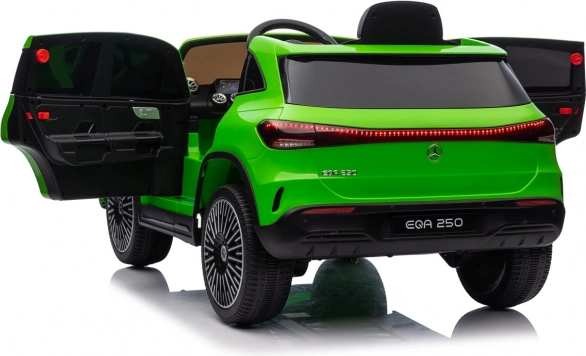 Elektryczne auto Mercedes Benz EQA 250 zielone