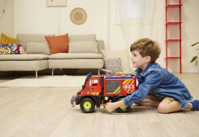 Wóz strażacki Mercedes-Benz Unimog U530 z efektami