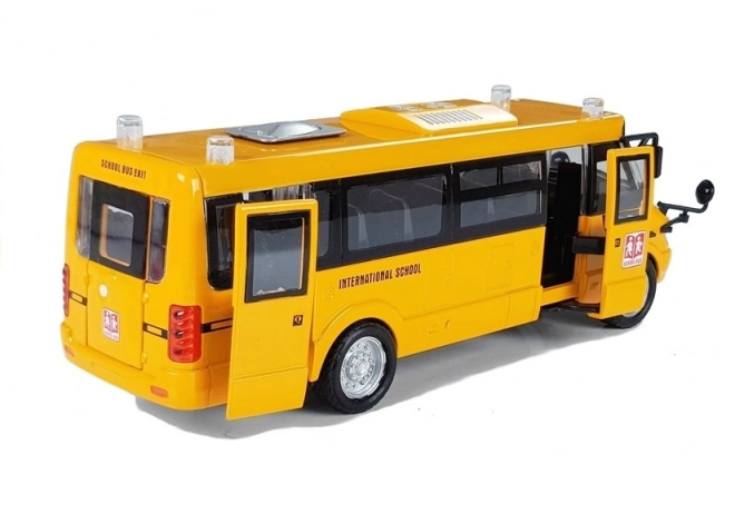 Metalowy szkolny autobus z napędem naciągowym