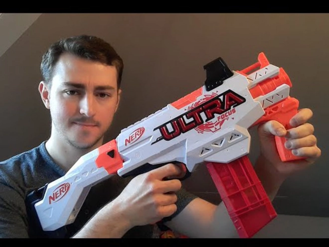 Duży pistolet automatyczny Nerf Ultra Focus z nabojami