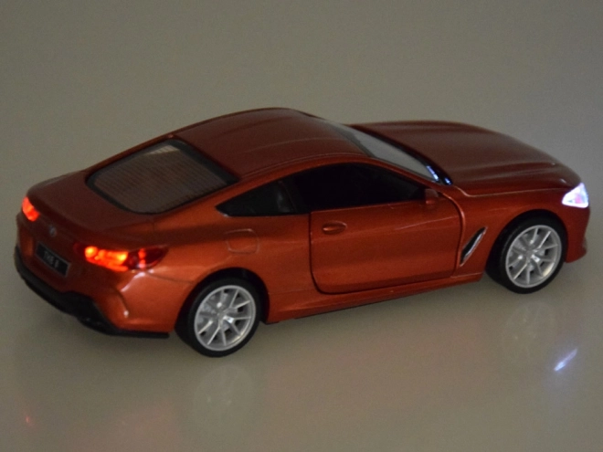 Metalowy model samochodu BMW M850i Coupe