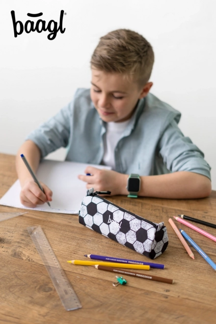 Baagl piórnik studencki z piłkarskim motywem