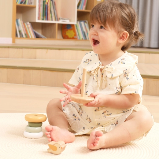 Bezpieczne drewniane wykonanie dla małych rączek