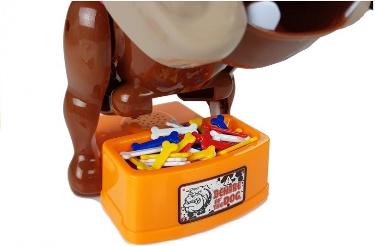 Kolorowe kości i miska „Beware of the Dog”