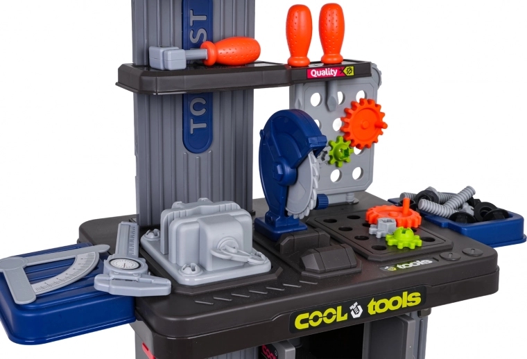 Realistyczny warsztat z narzędziami